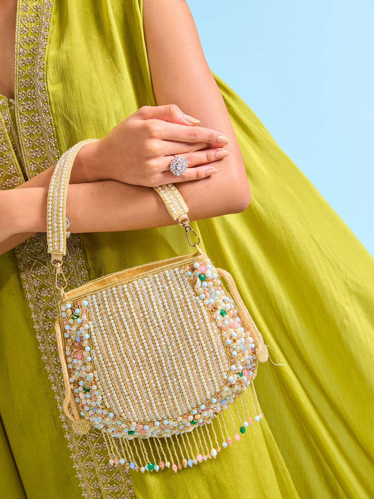 Mohey Women Intricate Fawn Art Silk Bag