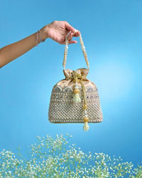 Mohey Women Cream Art Silk Elegance Bag