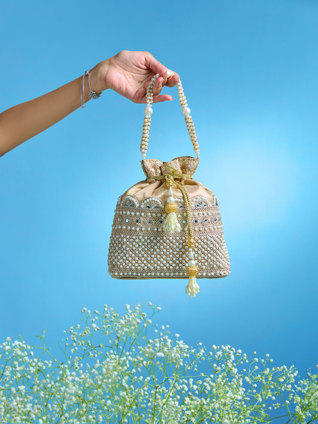 Mohey Women Cream Elegance Bag