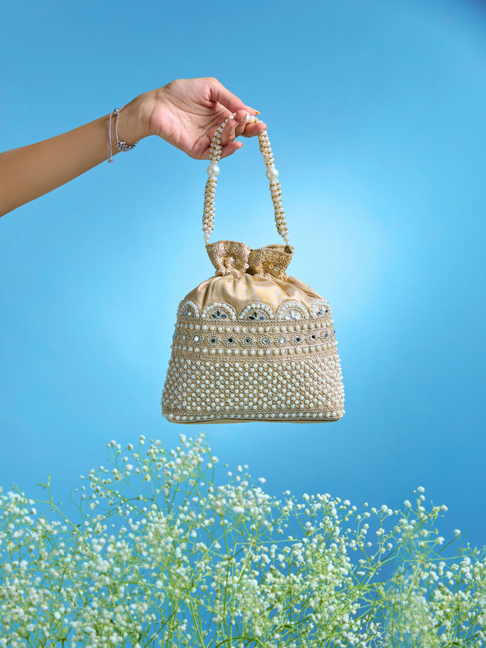 Mohey Women Cream Art Silk Elegance Bag