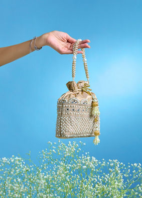 Mohey Women Cream Art Silk Elegance Bag