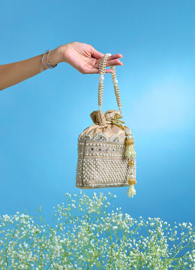 Mohey Women Cream Art Silk Elegance Bag