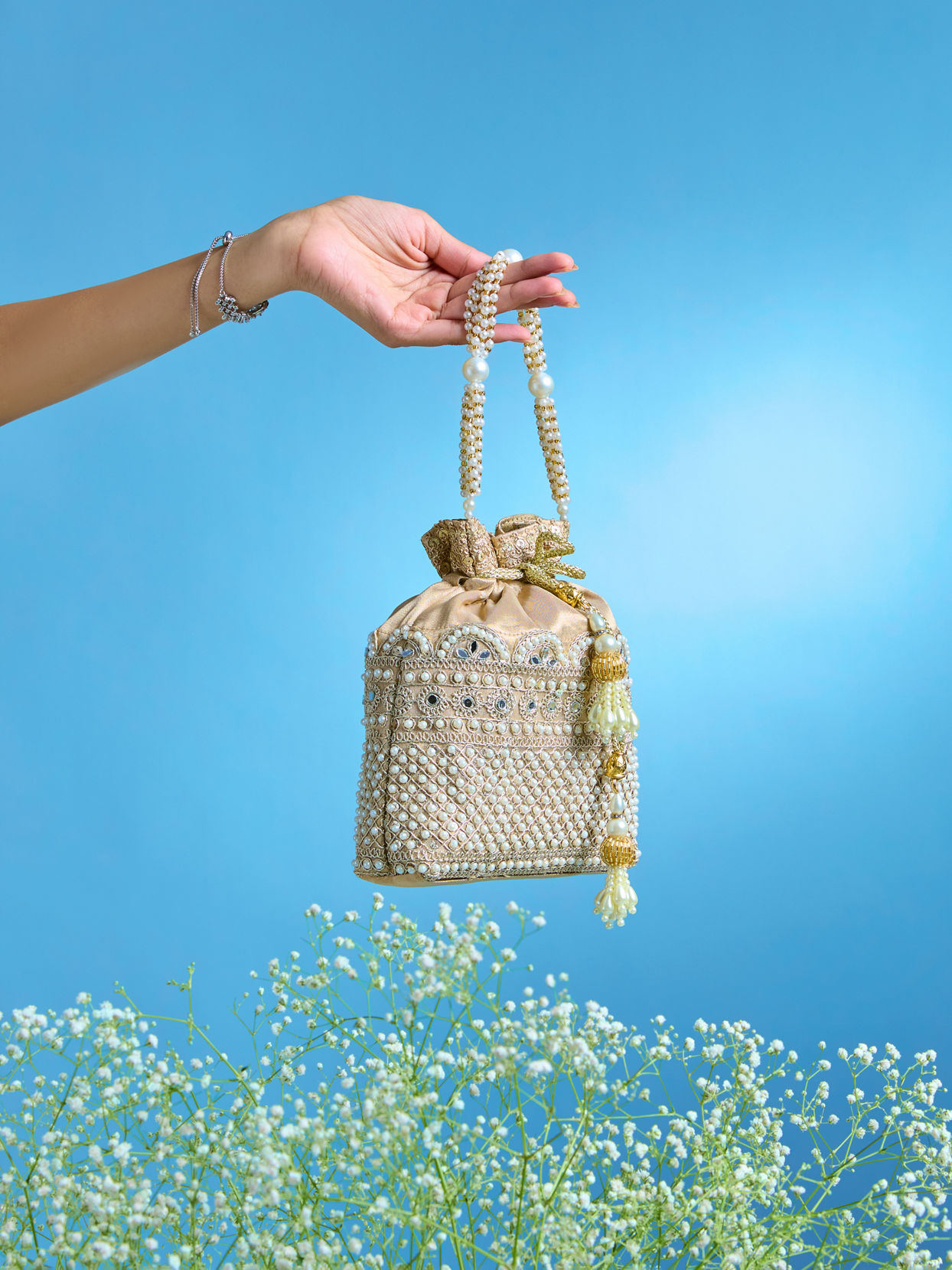 Mohey Women Cream Elegance Bag