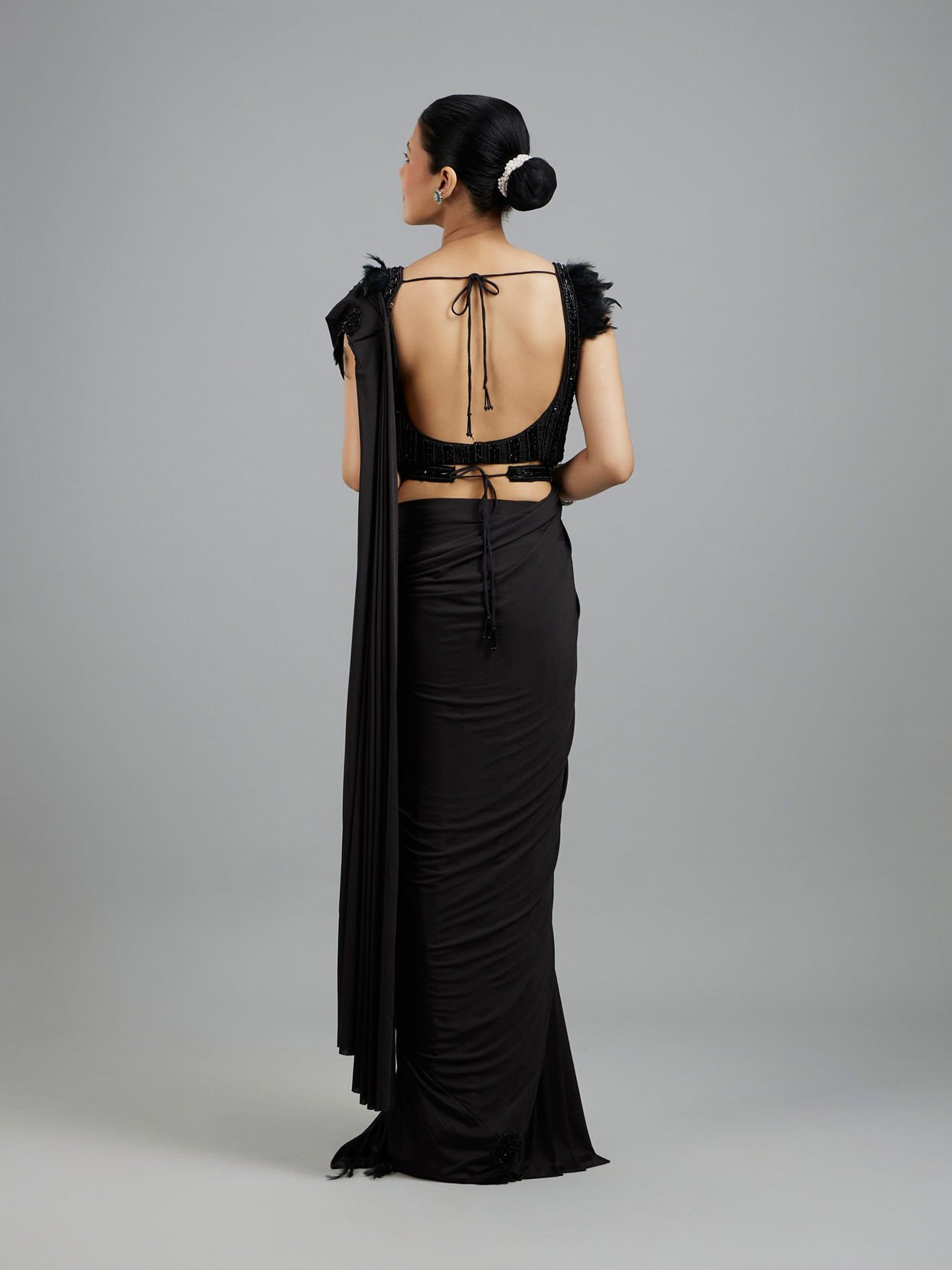 Mohey Women Glamorous Black Draped Saree Ensemble