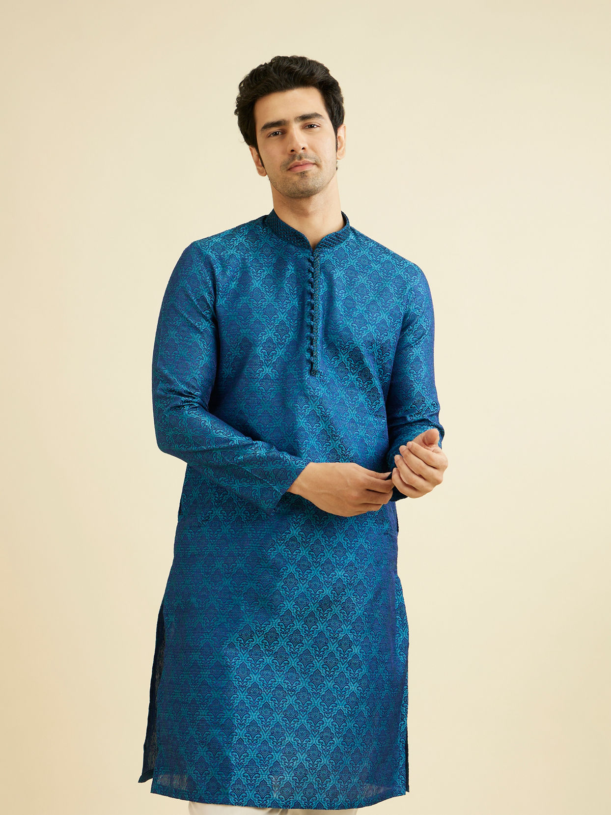 alt message - Manyavar Men Feroze Self Design Kurta Set image number 0