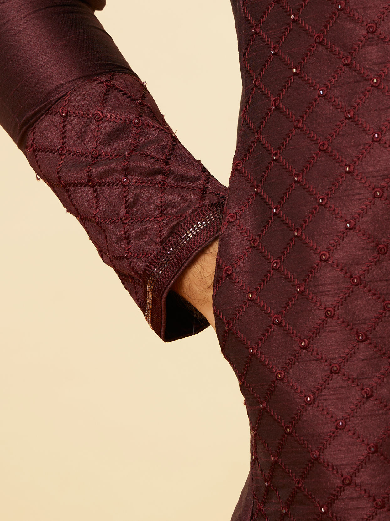 alt message - Manyavar Men Wine Red Lattice Patterned Patra Work Kurta Set image number 3