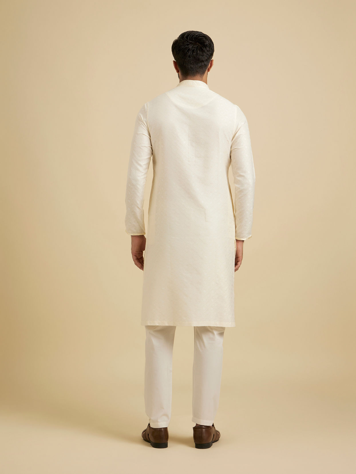 Manyavar Men Off White Self Embossed Kurta Set image number 5