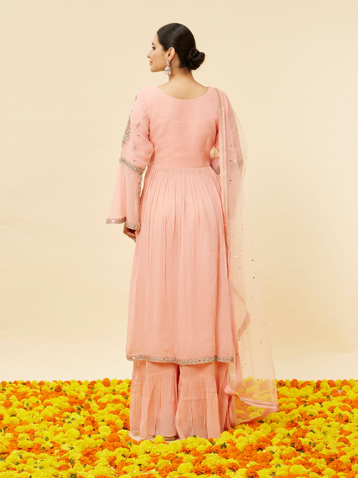 alt message - Mohey Women Pink Mirror Work Anarkali Suit image number 4