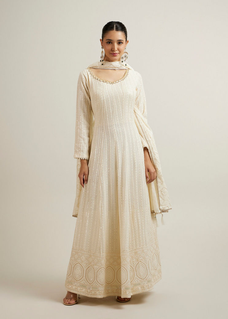indian bride engagement dress Ball Gown Engagement Dresses For Indian Bride 50+ Engagement Looks For  Brides-To-Be WedMeGood