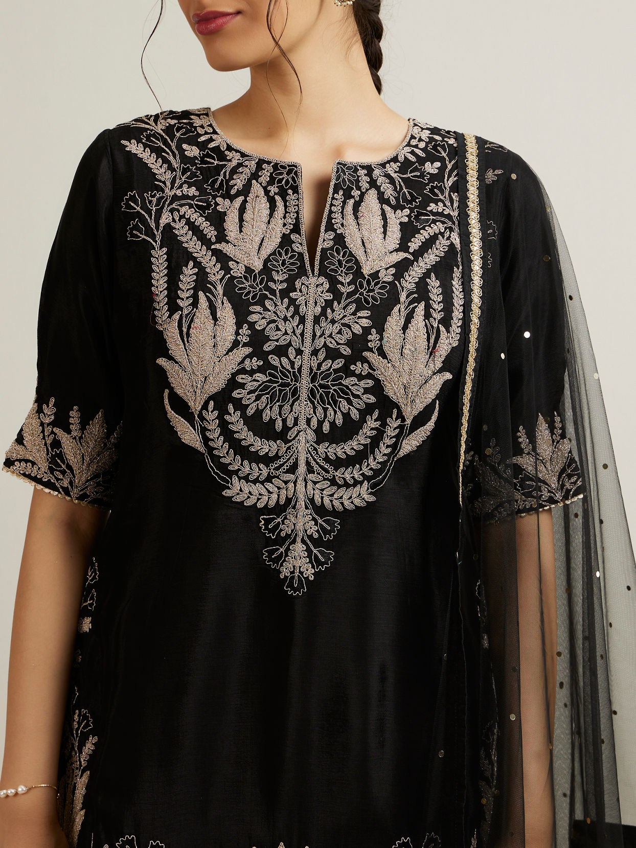 Mohey Women Black Floral Embroidered Sequinned Palazzo Suit