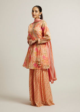 alt message - Mohey Women Soft Peach Floral Printed Suit with Mirror Embellishments image number 2