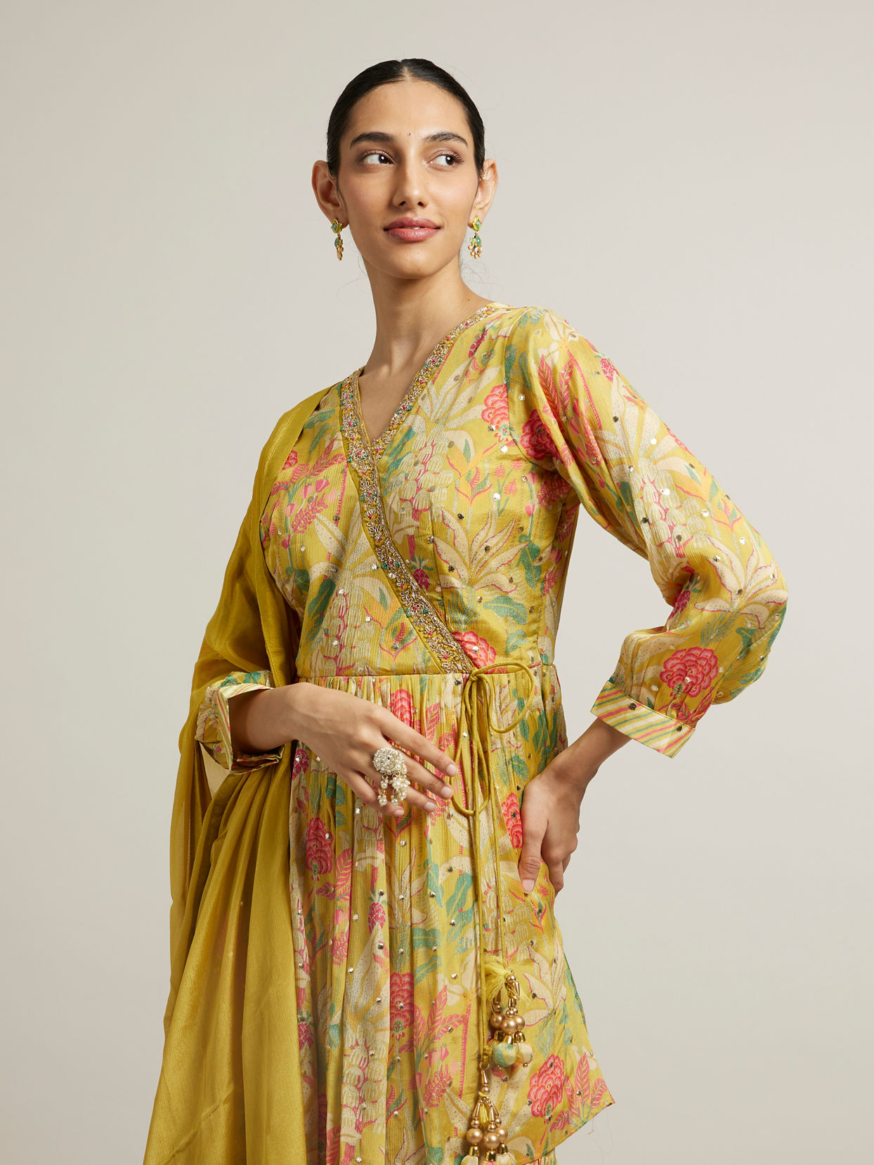 alt message - Mohey Women Sunglow Yellow Floral Printed Suit with Mirror Embellishments image number 1