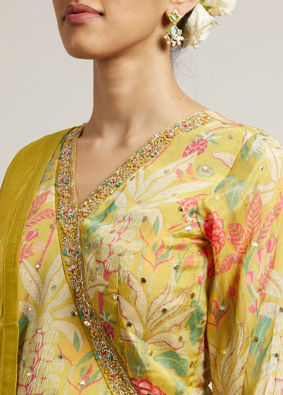 alt message - Mohey Women Sunglow Yellow Floral Printed Suit with Mirror Embellishments image number 3