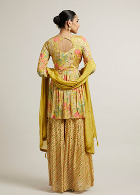 alt message - Mohey Women Sunglow Yellow Floral Printed Suit with Mirror Embellishments image number 4