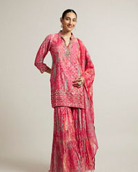 Mohey Women Bright Pink Stitched Suit Set with Mirror Work