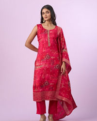 Mohey Women Elegant Rani Pink Stitched Suit