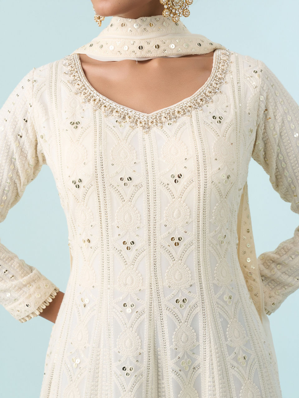 Mohey Women Glittering Georgette Cream Anarkali Suit