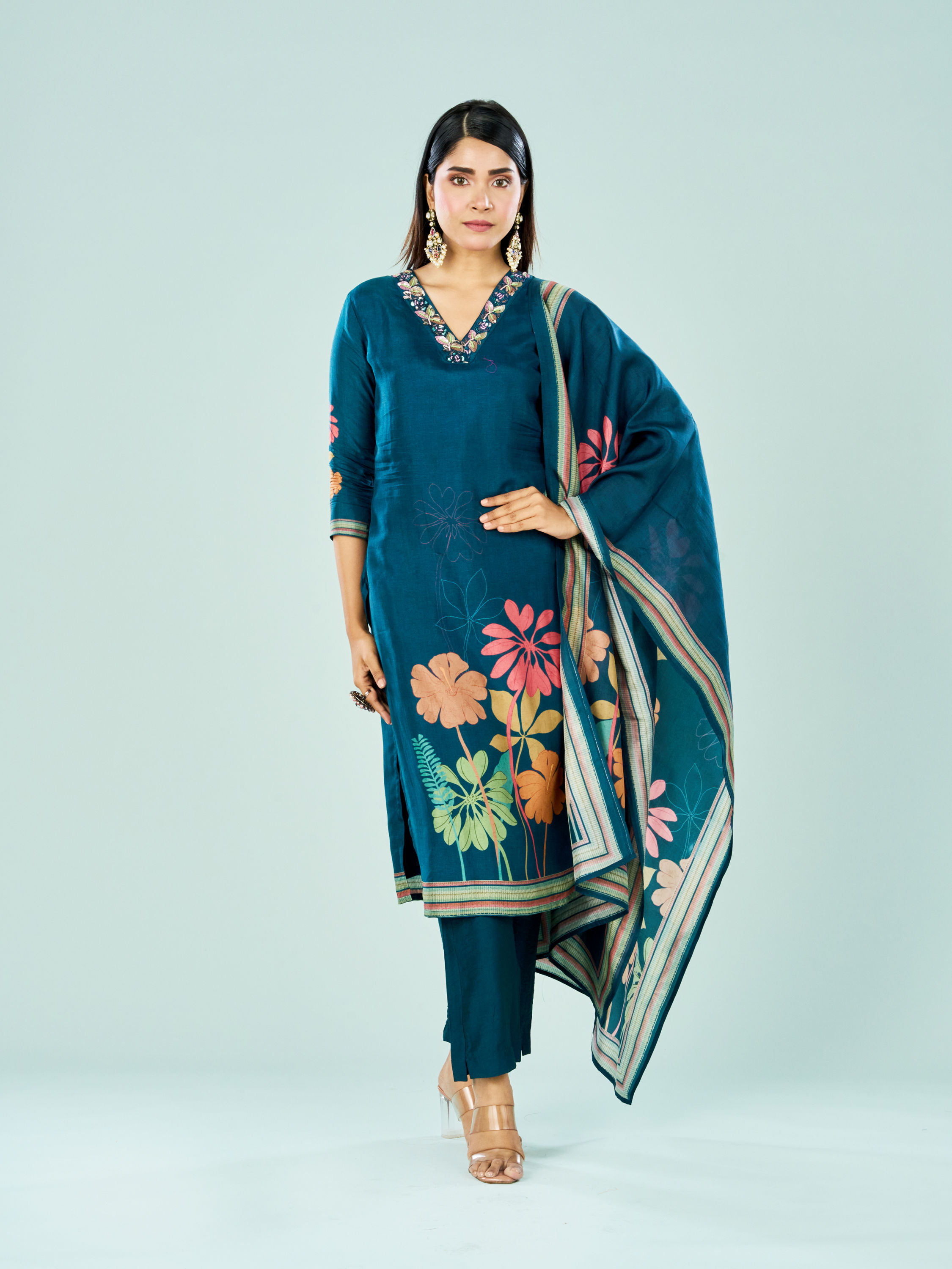 Mohey Women Enthralling Blue Straight Stitched Suit