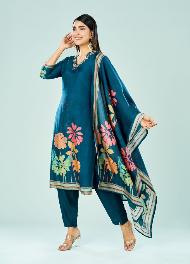 Mohey Women Enthralling Blue Straight Stitched Suit