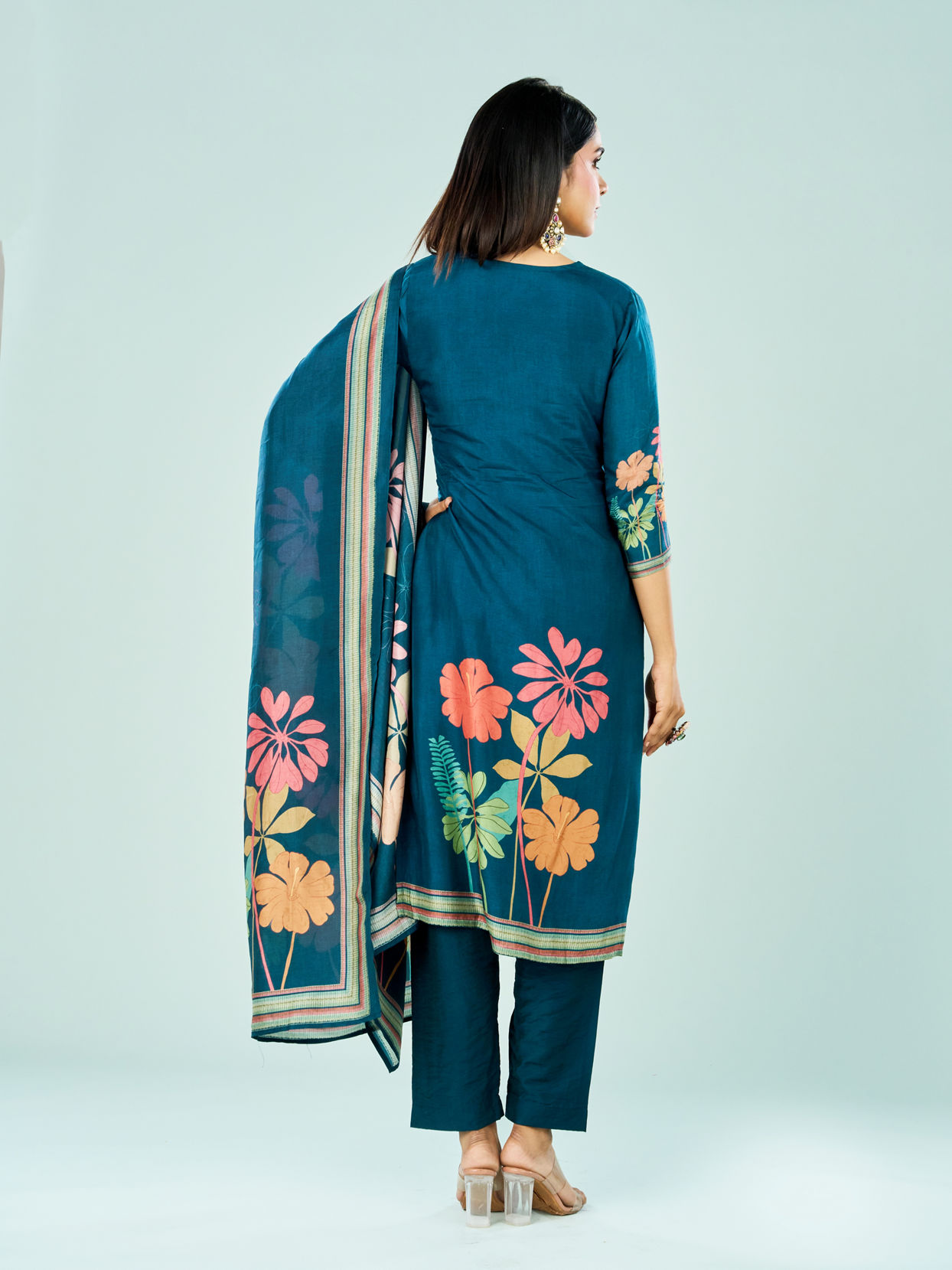 Mohey Women Enthralling Blue Straight Stitched Suit