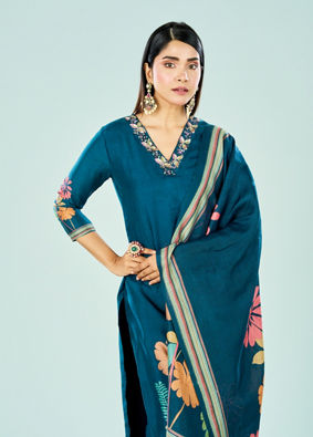 Mohey Women Enthralling Blue Straight Stitched Suit