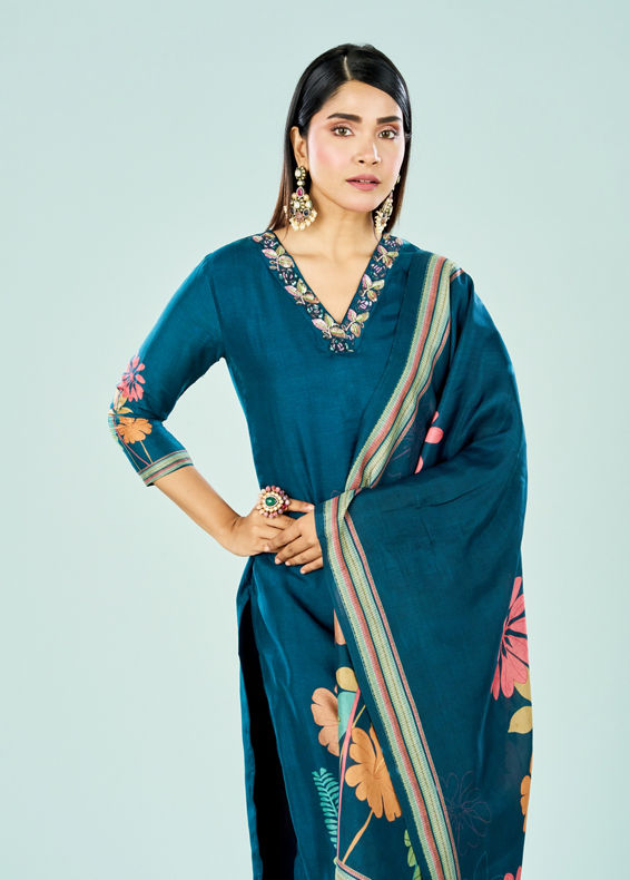 Mohey Women Enthralling Blue Straight Stitched Suit