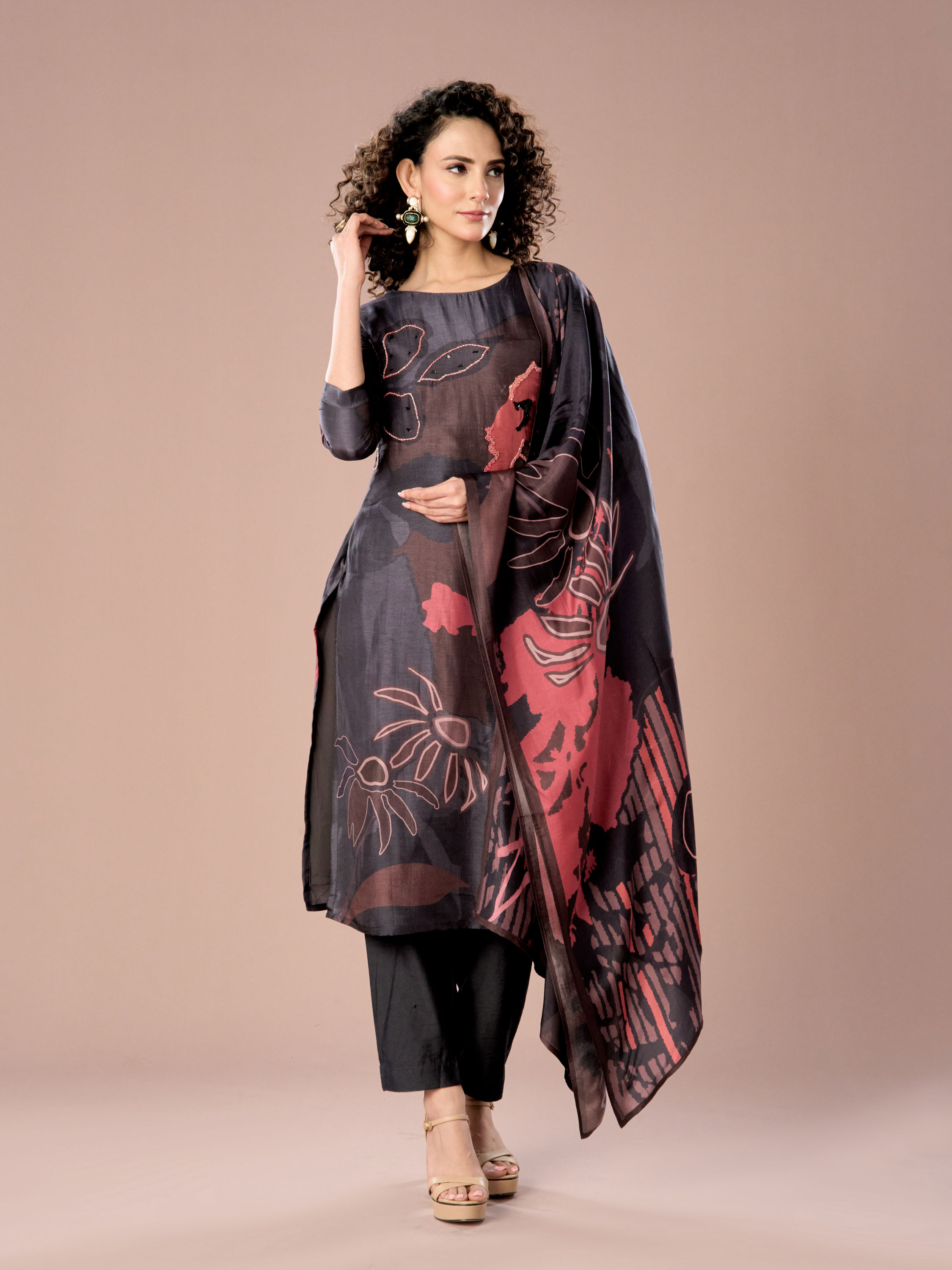 Mohey Women Sparkling Black Silk Straight Suit