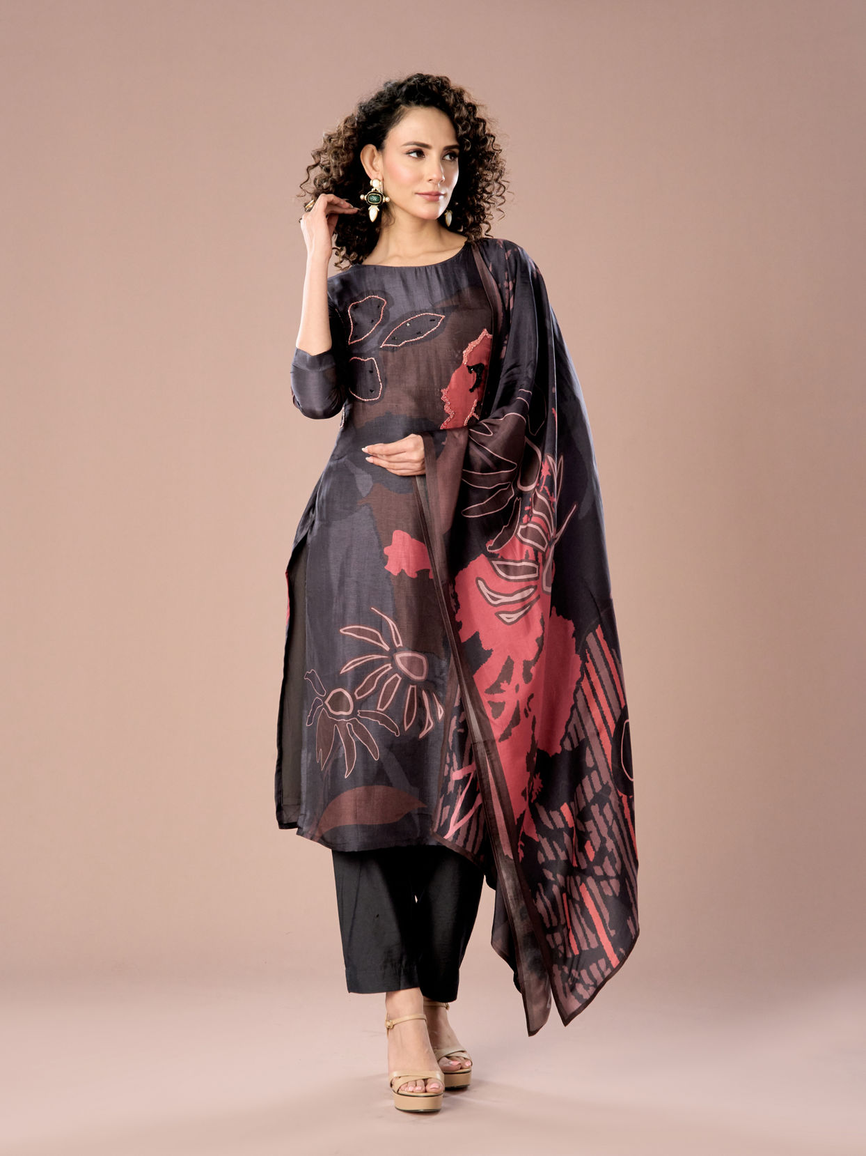 Mohey Women Sparkling Black Silk Straight Suit
