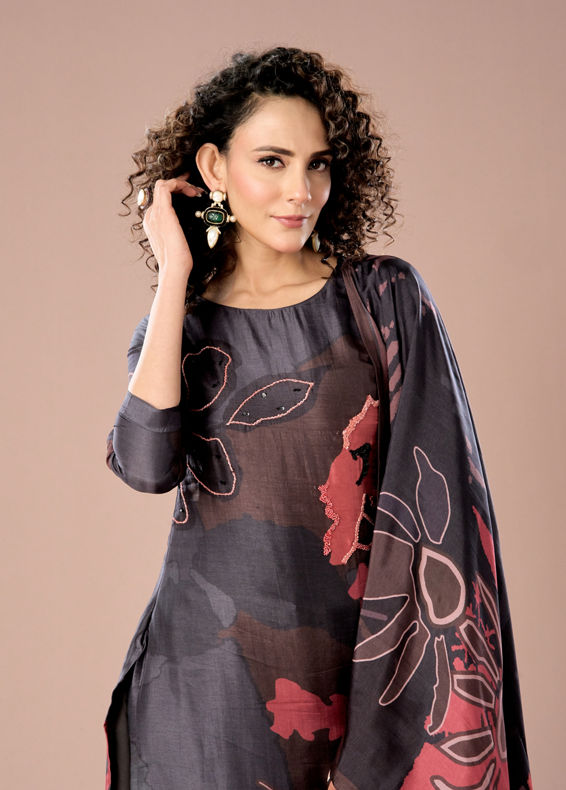 Mohey Women Sparkling Black Silk Straight Suit