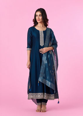 Mohey Women Tantalizing Teal Blue Anarkali Suit