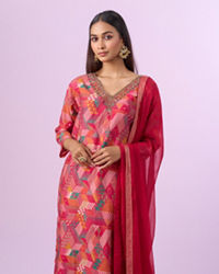 Mohey Women Ravishing Pink Stitched Suit
