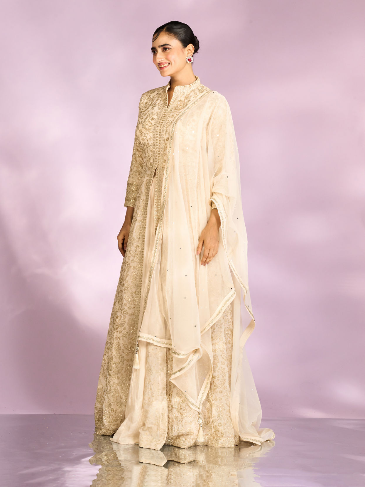 Mohey Women Dazzling Cream Anarkali Suit