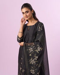 Mohey Women Elegant Onyx Black Straight Suit
