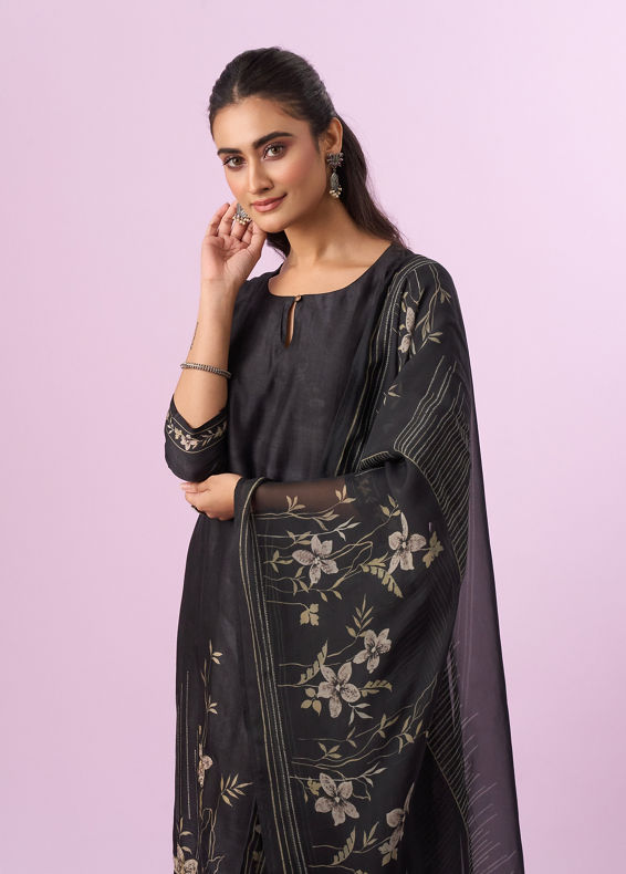 Mohey Women Elegant Onyx Black Straight Suit
