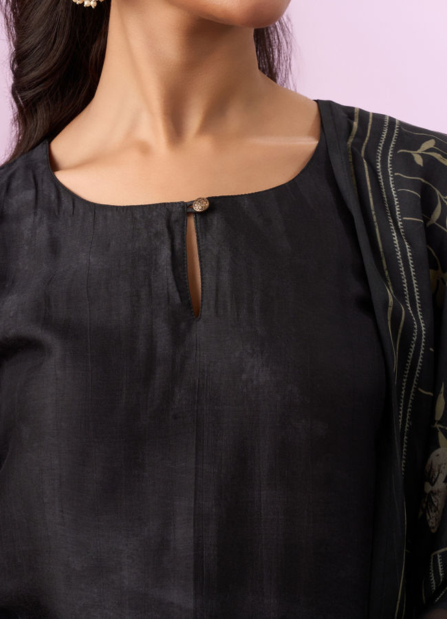 Mohey Women Elegant Onyx Black Straight Suit