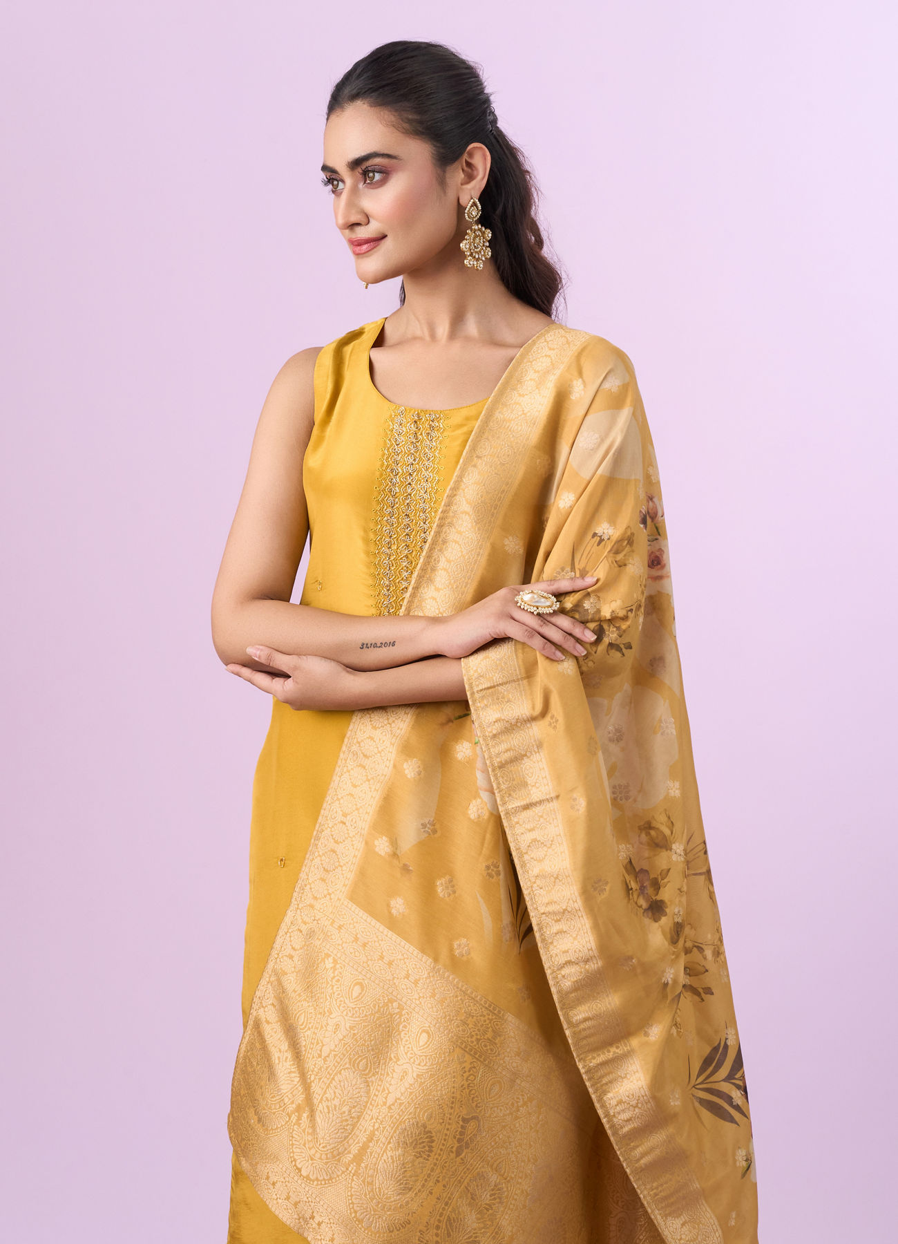 Mohey Women Yellow Mosaic Elegance Straight Suit