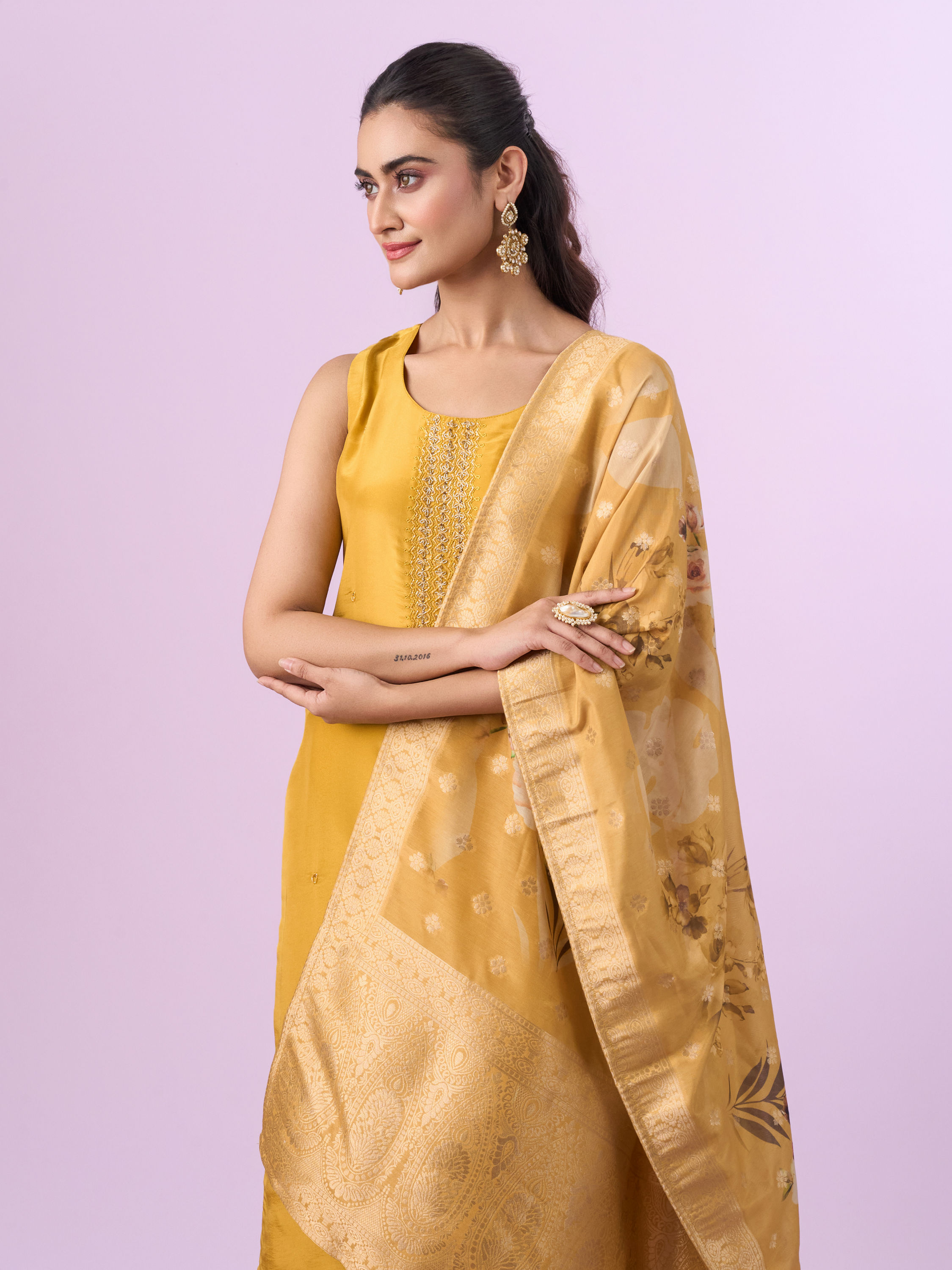 Mohey Women Yellow Mosaic Elegance Straight Suit