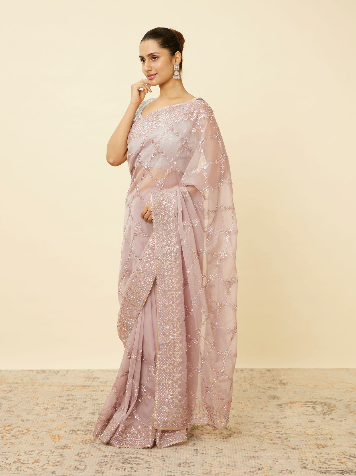 alt message - Mohey Women Mulberry Floral Patterned Saree image number 2