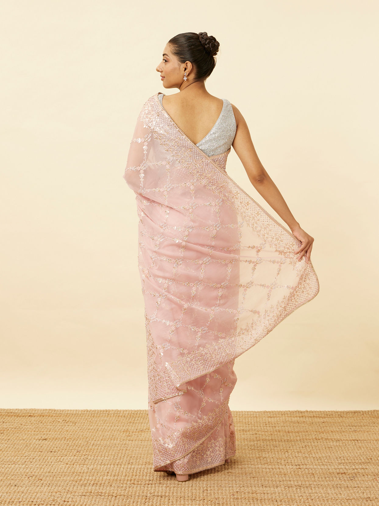 Mohey Women Fairy Tale Pink Saree with Floral Patterns
