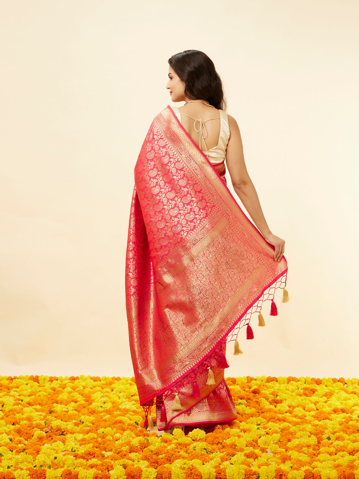 alt message - Mohey Women Rani Pink Stone Work and Zari Weave Saree image number 2