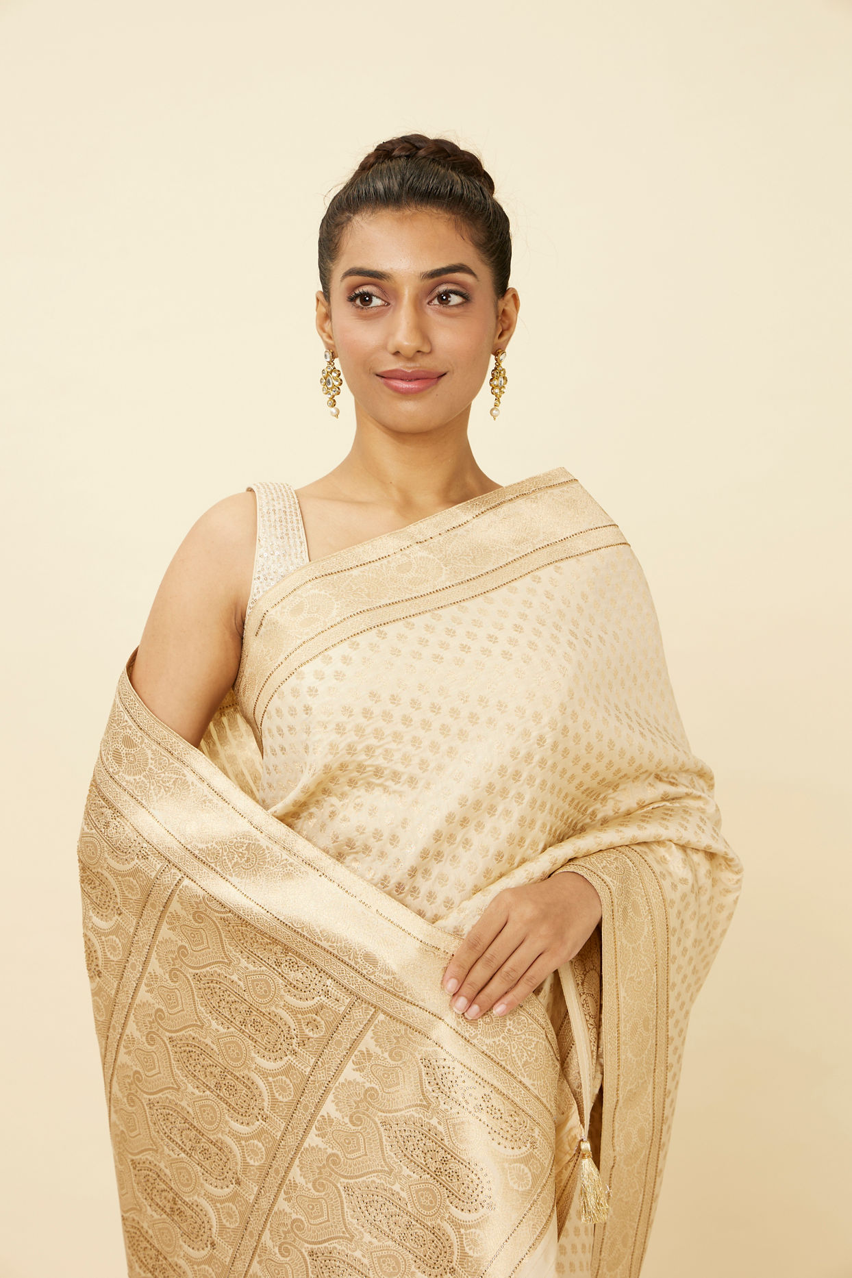 Mohey Women Antique White Saree with Floral Patterns
