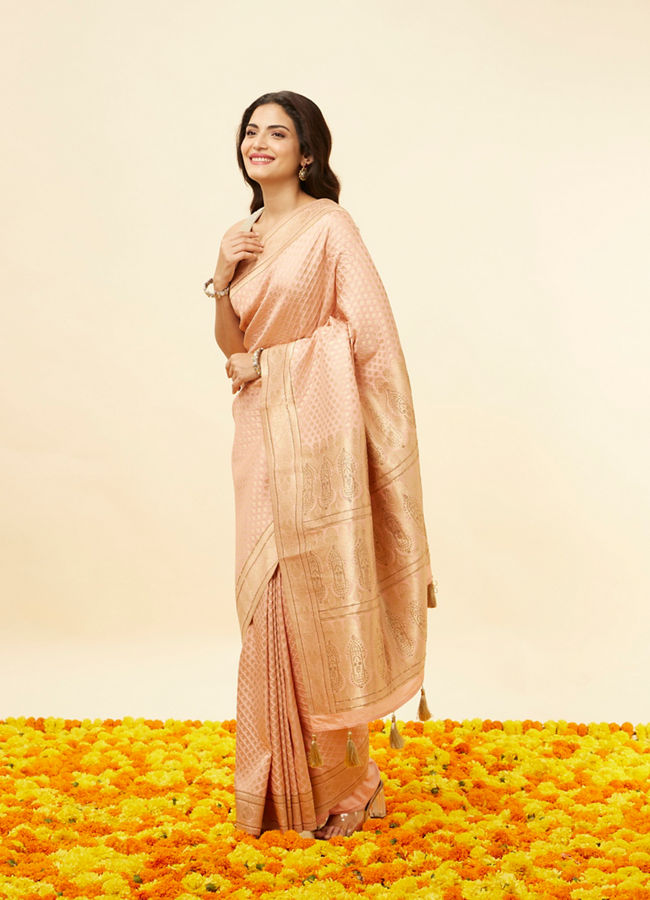 Mohey Women Coral Pink Buta Motif Saree