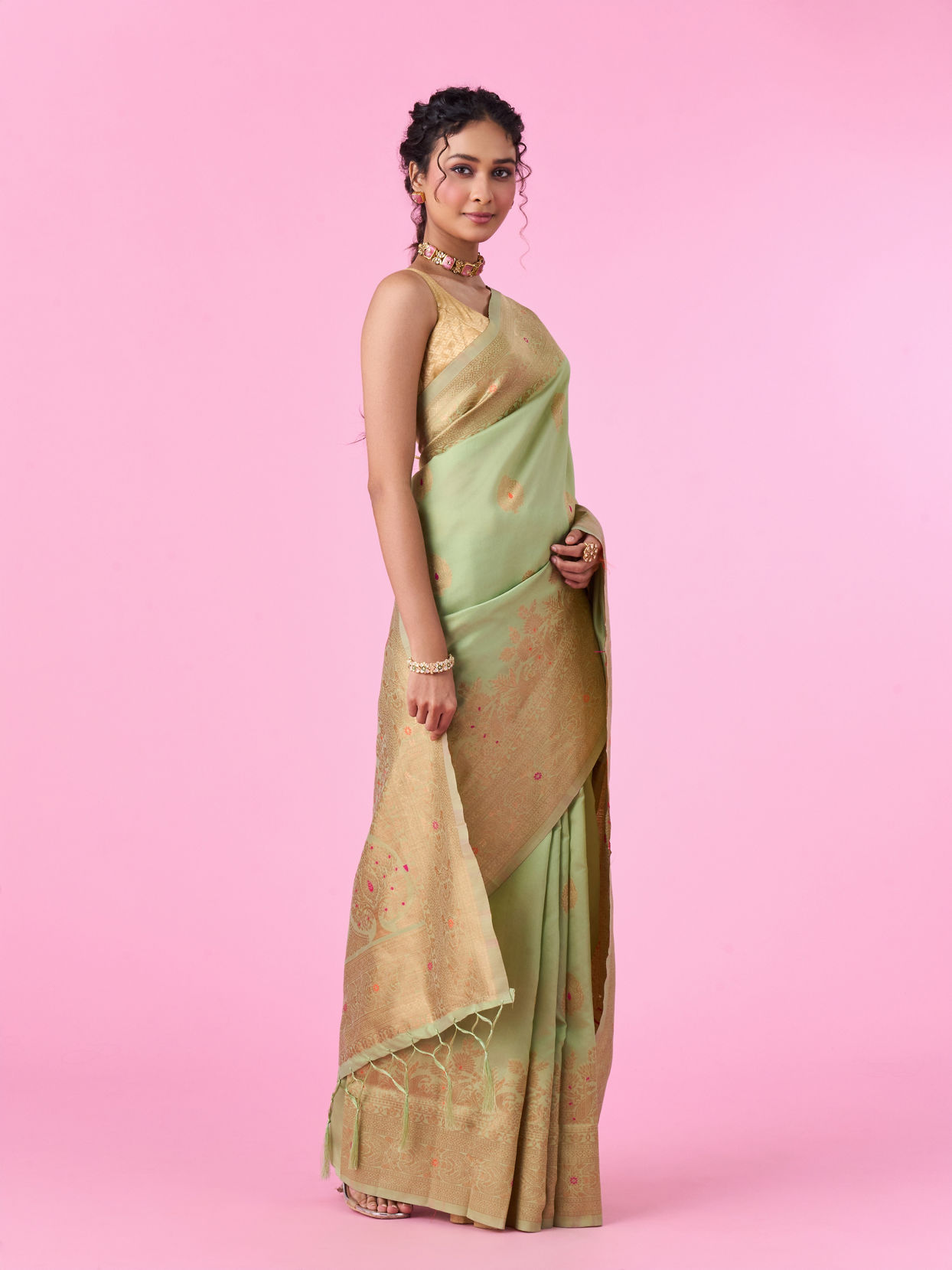 Mohey Women Pista Green Sparkle Saree