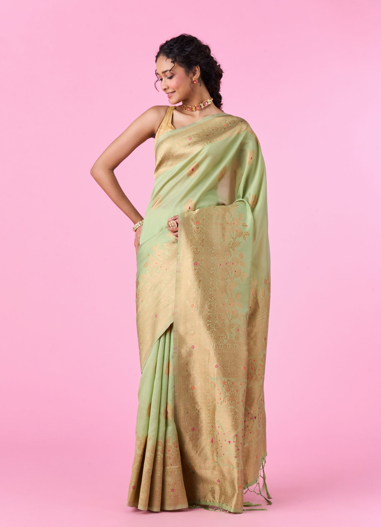 Mohey Women Pista Green Sparkle Saree
