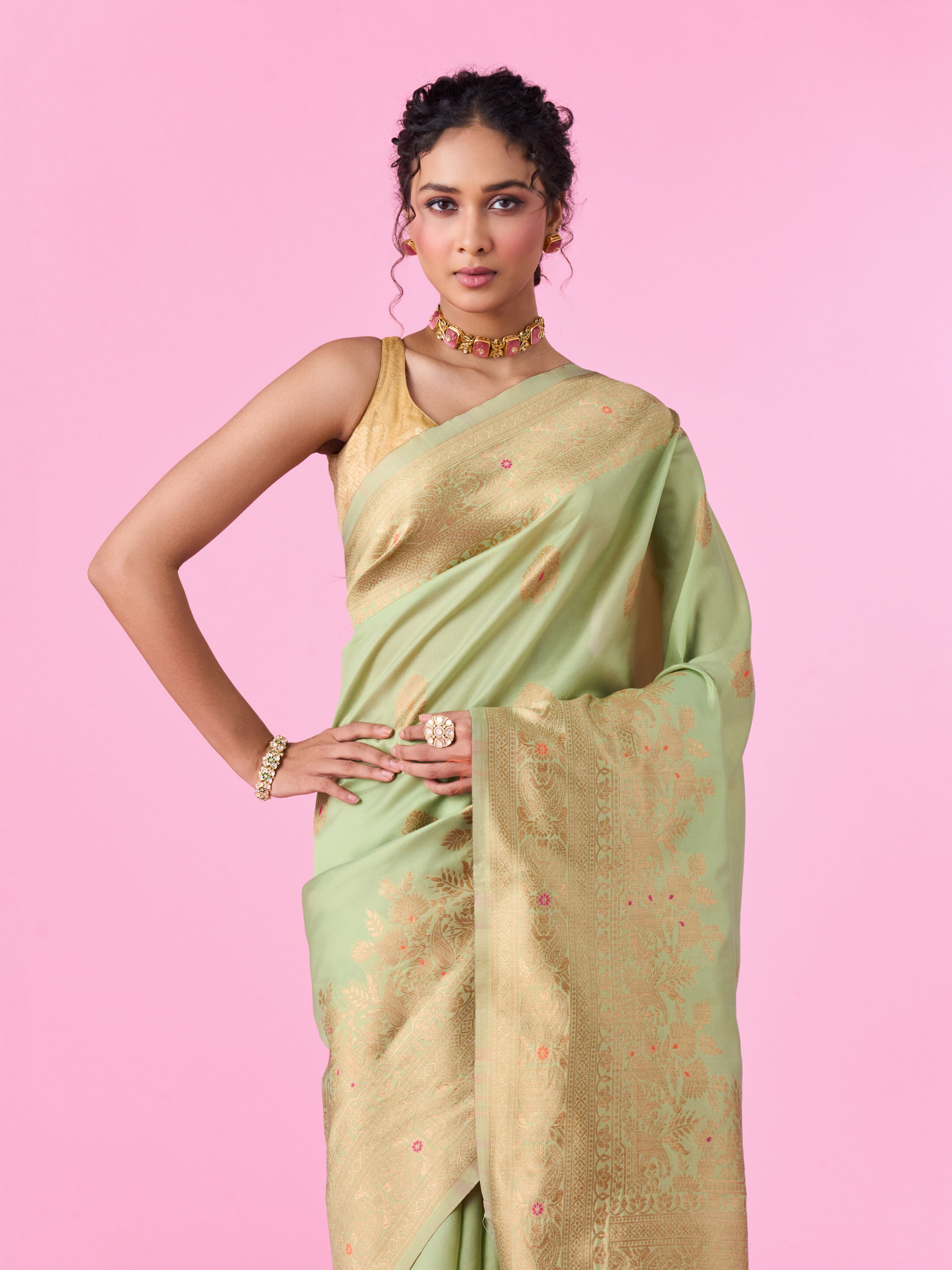 Mohey Women Pista Green Sparkle Saree