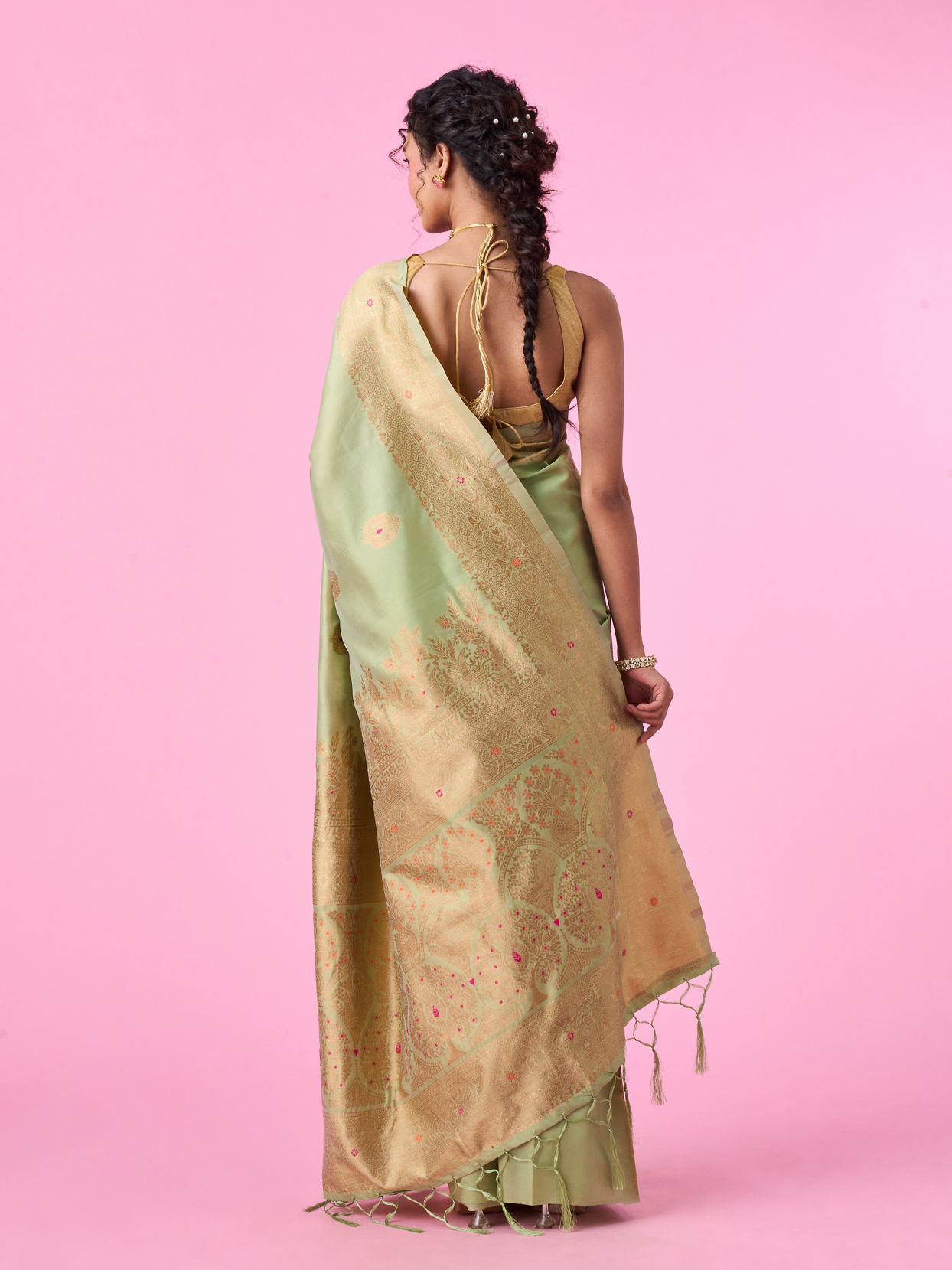 Mohey Women Pista Green Sparkle Saree