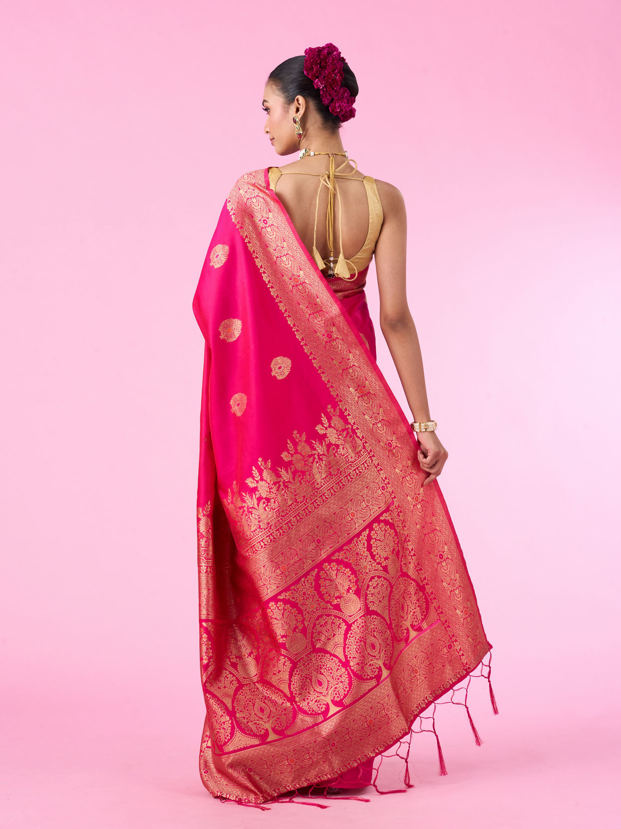 Mohey Women Pink Elegance Traditional Saree