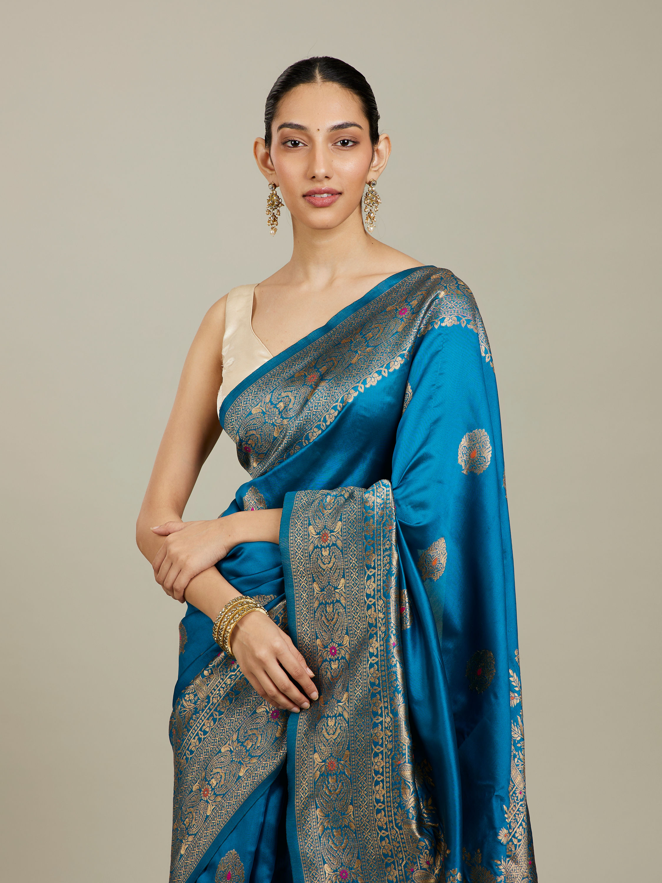 Mohey Women Teal Blue Patterned Saree