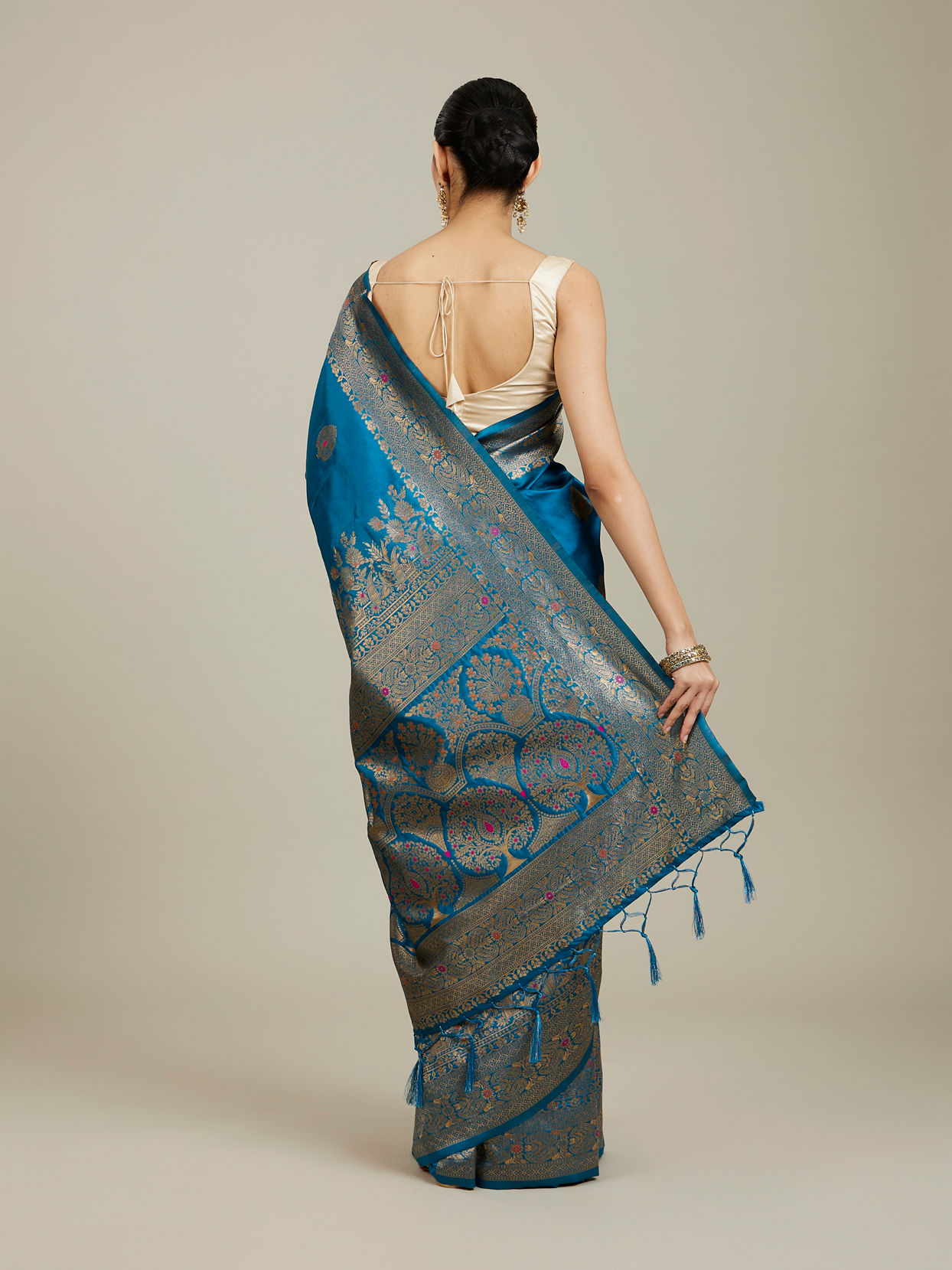 Mohey Women Teal Blue Patterned Saree