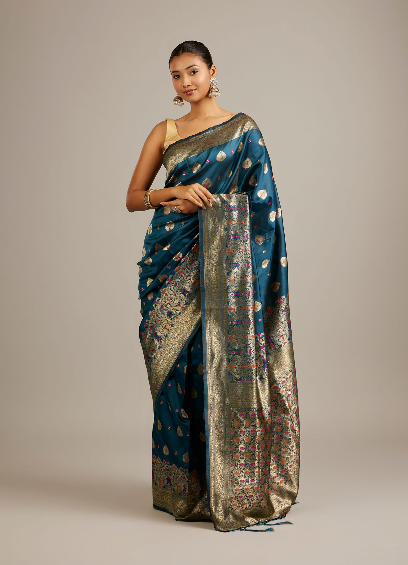 Mohey Women Teal Blue Buta Patterned Saree with Bel Buti Borders And Paisley Motifs